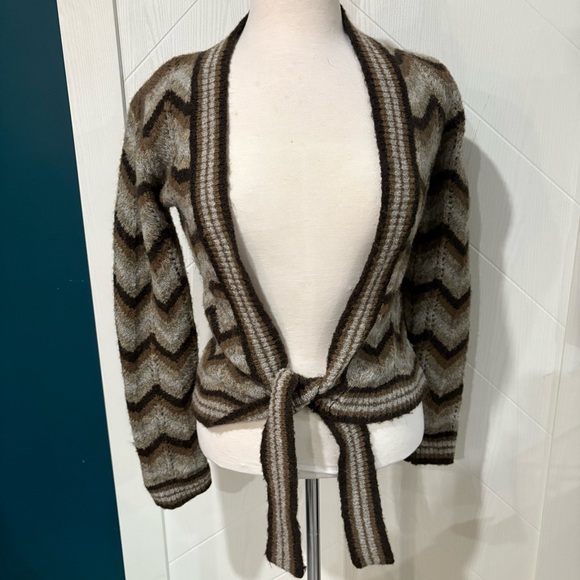 Alexandra Bartlett Sweaters - Chevron Tie-Front Cardigan - Brown and Cream boho Retro 70s Look /‎ cottagecore